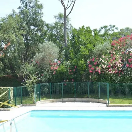 Апартаменти Studio Avenue Des Golfs *