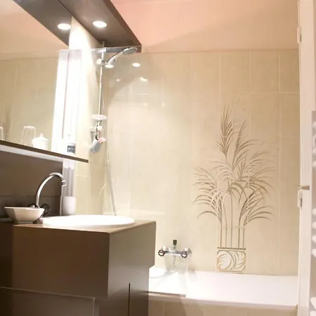Апартаменти Studio Avenue Des Golfs *